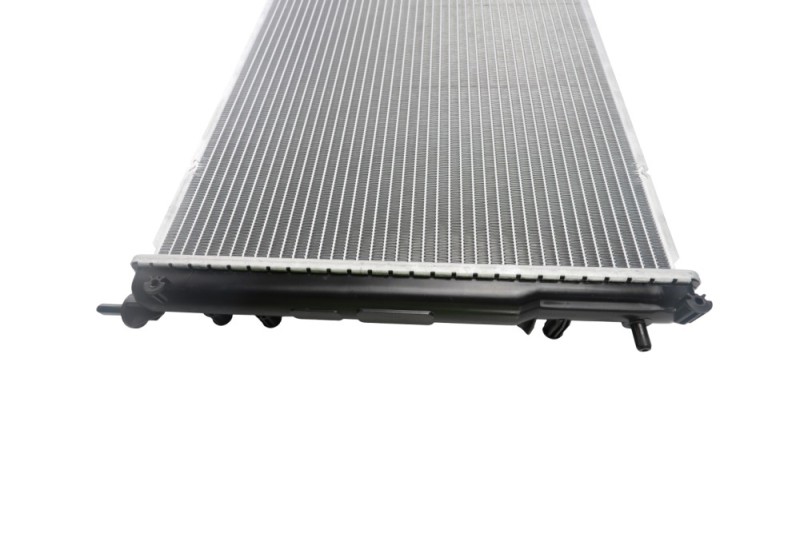 Engine Cooling Radiator BOGAP R4210142 OE Ref 8200189288 BOGAP