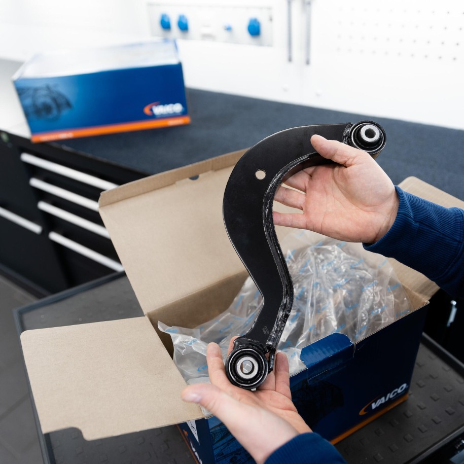 Kit de bras de suspension VAICO V10-3249 pour AUDI, SEAT, SKODA, VW VAICO