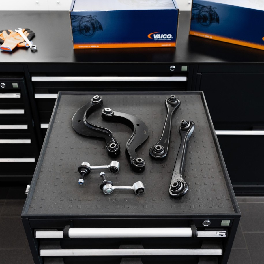 Kit de bras de suspension VAICO V10-3249 pour AUDI, SEAT, SKODA, VW VAICO