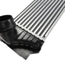 Intercooler BOGAP B4220127 OE Ref 17117577115 BOGAP