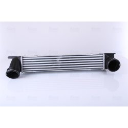 Intercooler NISSENS 96551 OE Ref 17517789333